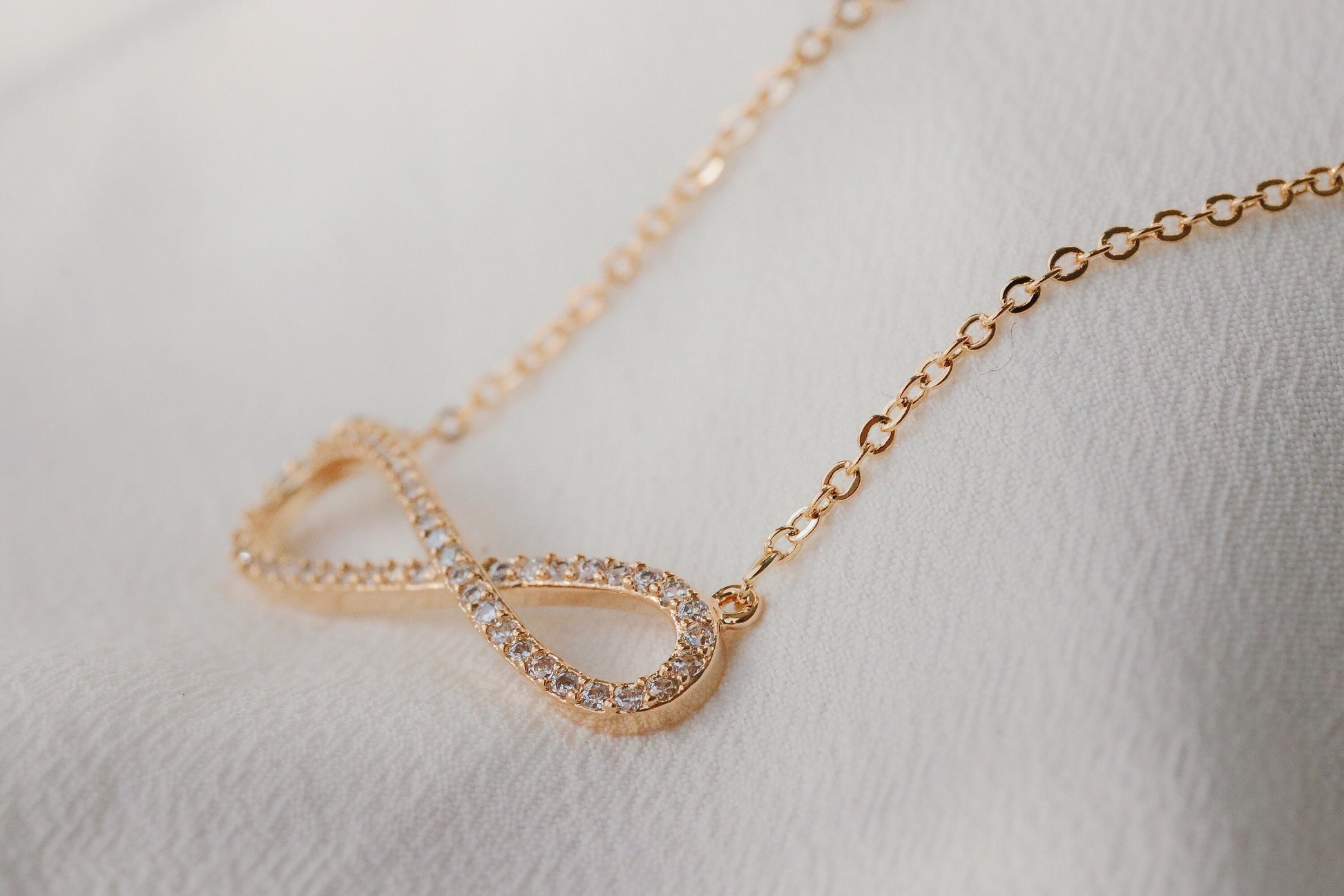 Mother's Day Gift, Marvelous Mum Infinity Symbol Necklace Handcraft With 18K White Gold /Rose gold /Gold Plated /Symbology Mum birthday gift