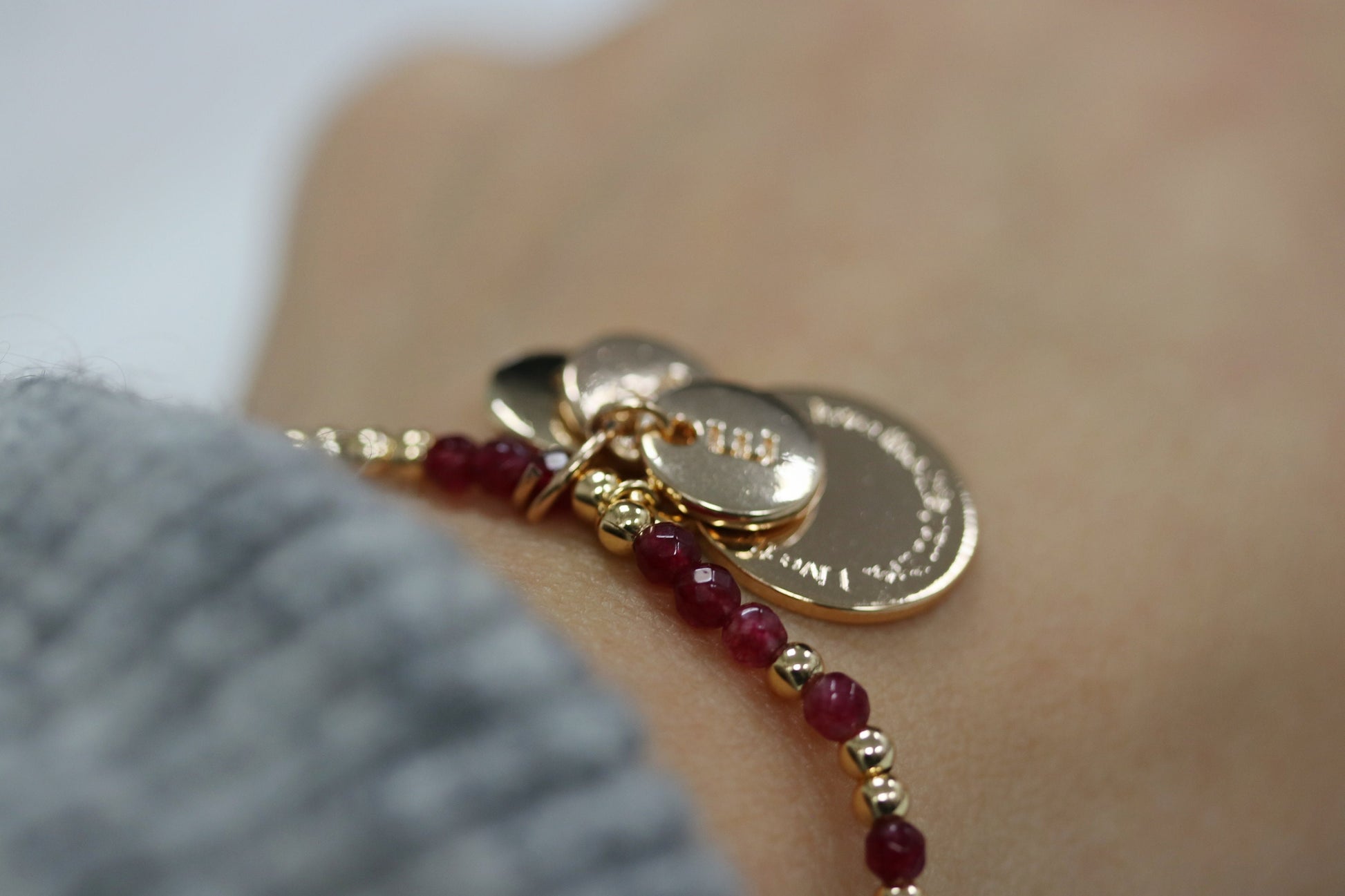 Personalised Initial Charm Sentimental Bracelet for Mum, Mothers Day Gift, Stretch Ruby Natural Beads Bracelet, Costom Birthday Gift for Mom