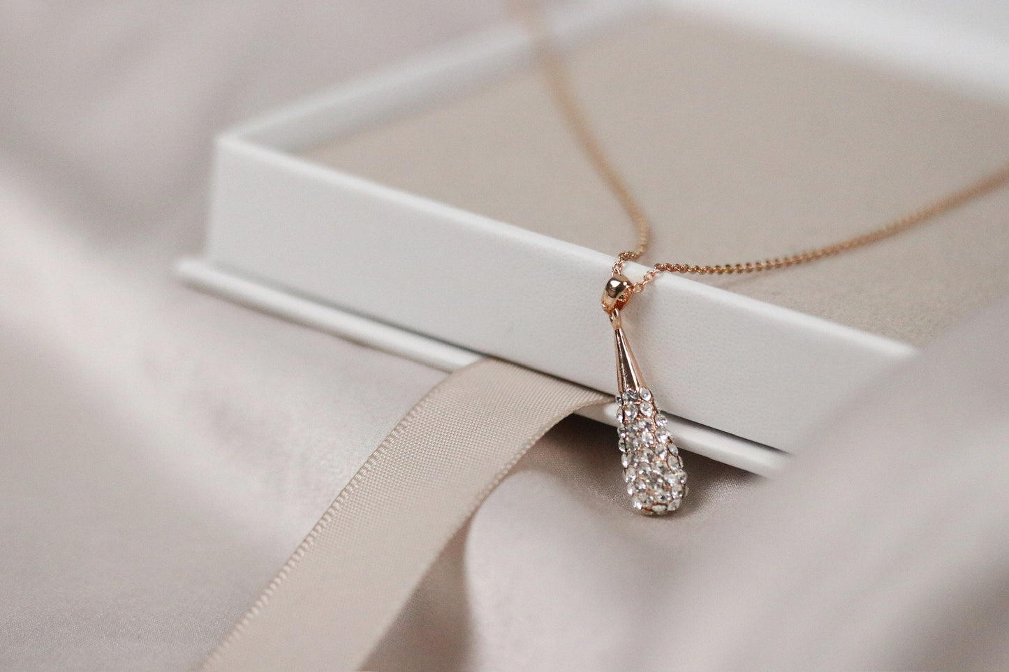 Silver Auntie Necklace • Long Teardrop Necklace • Floating Necklace • Pear Diamond Necklace • Gold Minimalist Jewellery • Aunt Gift for Her